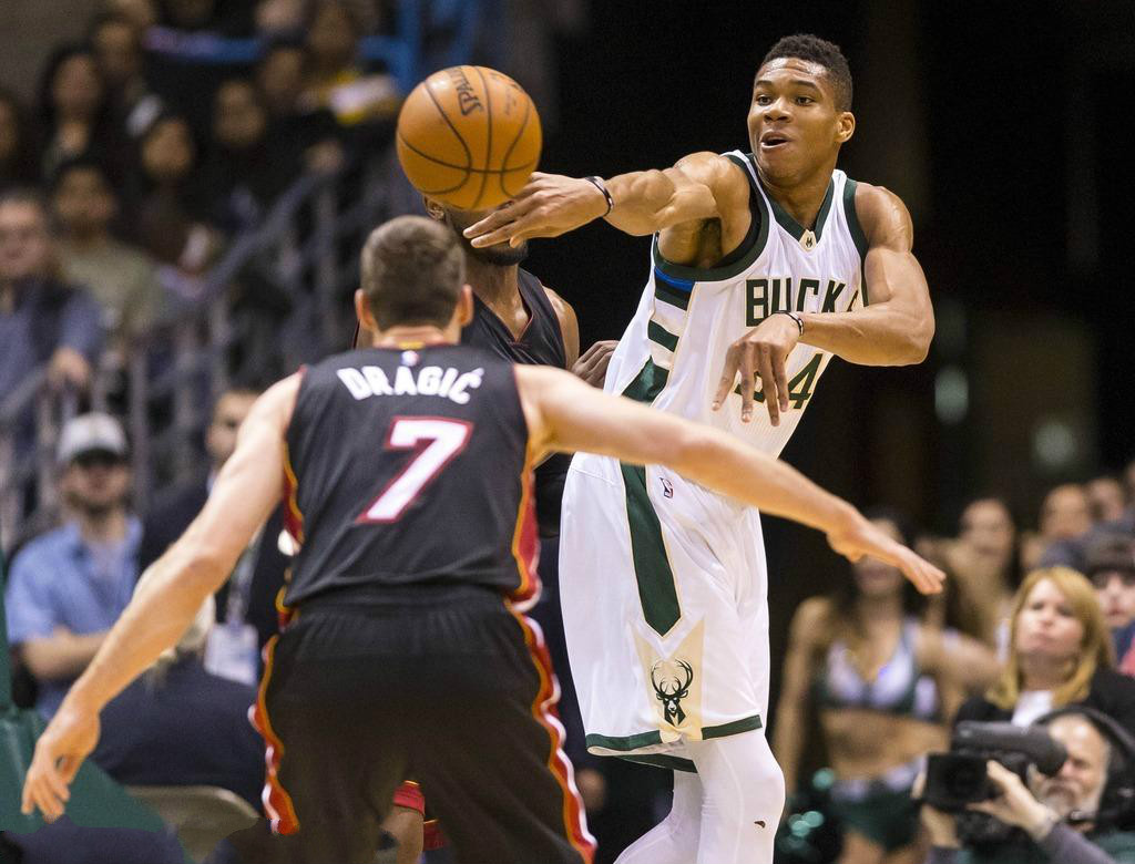 四人成锋线助攻王詹皇引领联盟新潮流控锋时代已来临！