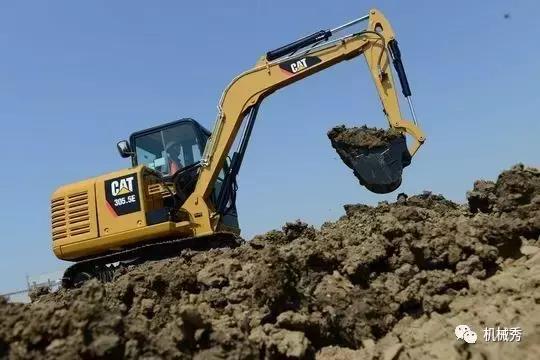 二手小型挖掘机市场及挖机价格,二手挖机市场的坑是什么