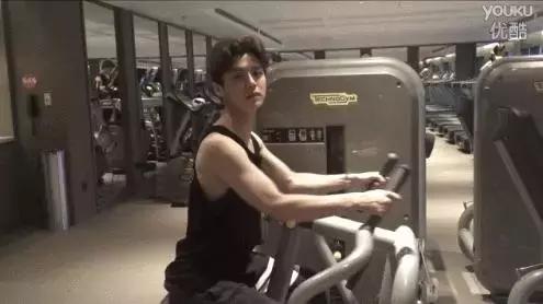 鹿晗邓超练肌肉,邓超暴瘦如柴视频