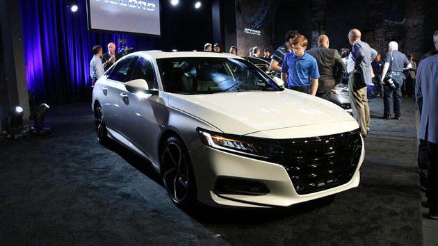 日系车积极换代，8代凯美瑞对标10代雅阁，挡位越多就越好？