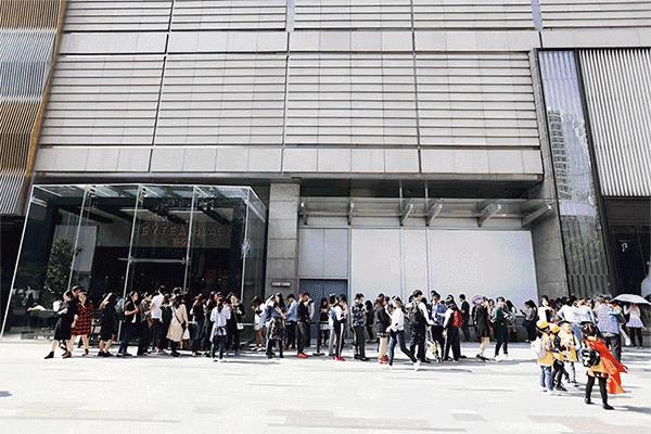 喜茶一点点等网红奶茶大揭秘,喜茶和一点点奶茶分量对比