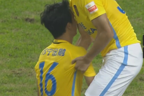 苏宁绝平最大功臣:替补上场的申花租借球员!几个瞬间感动江苏球迷