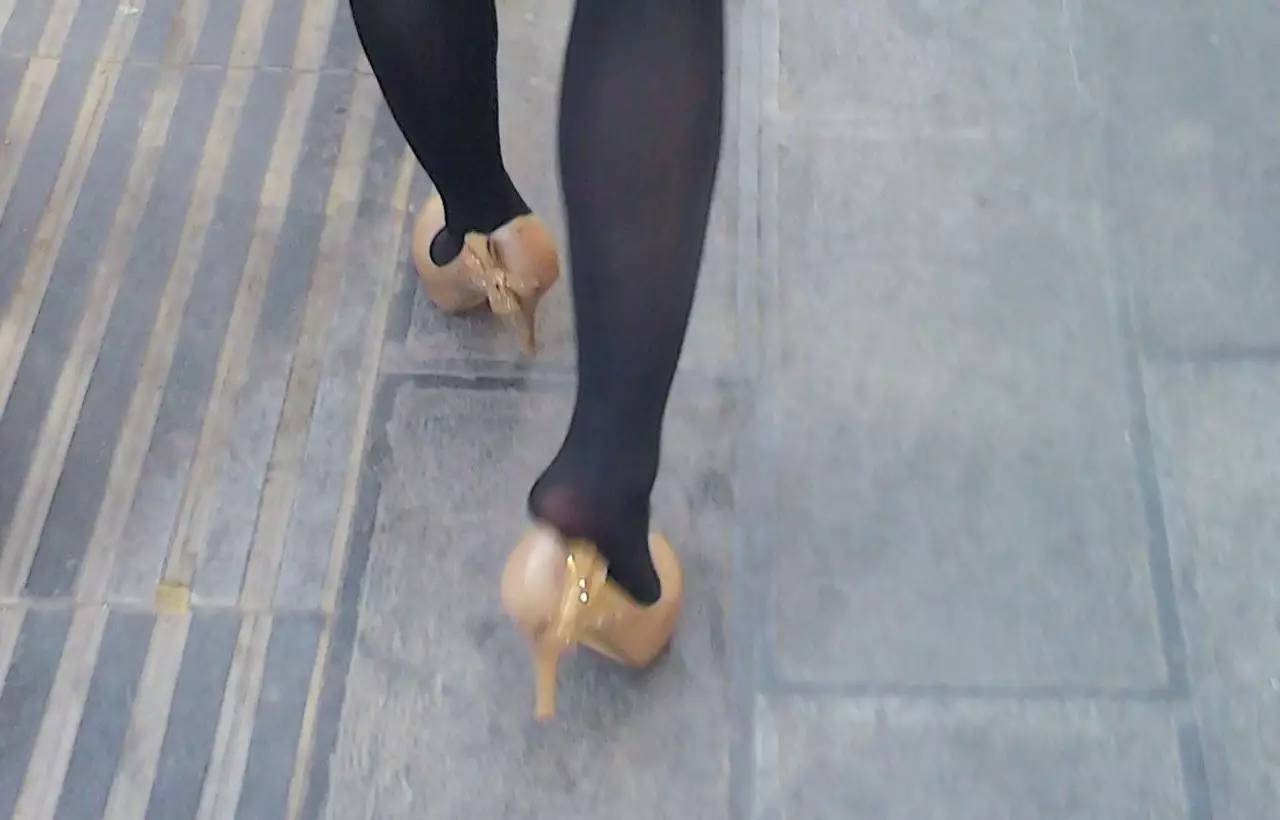 鞋子短顶脚怎么办,鞋子顶大脚趾疼怎么办