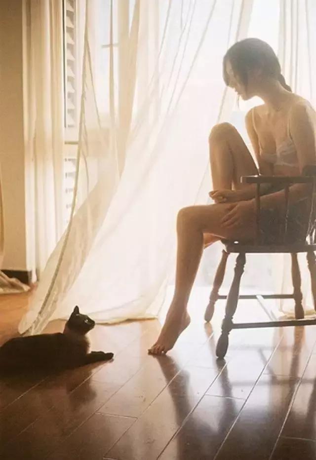 面部表情尴尬僵硬不自然怎么拍照,一拍照肢体就僵硬就尴尬