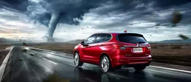 17年迈腾和17年昂科威怎么选,昂首信眉