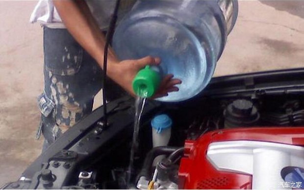 汽车水箱加水的正确方法,汽车水箱加水还是加防冻液