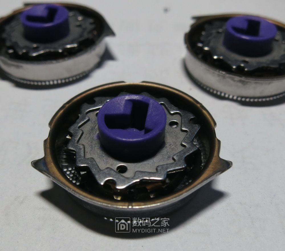 飞利浦三头剃须刀刀头拆卸清洗,传统剃须刀剃须的感受