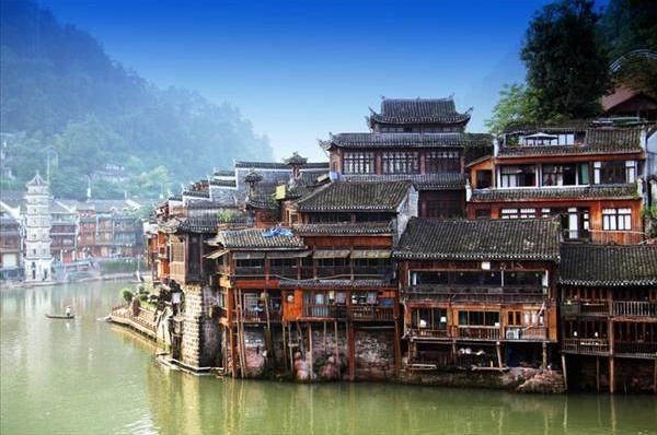 长沙到张家界天门山凤凰古城,长沙去凤凰古城先到张家界的路线