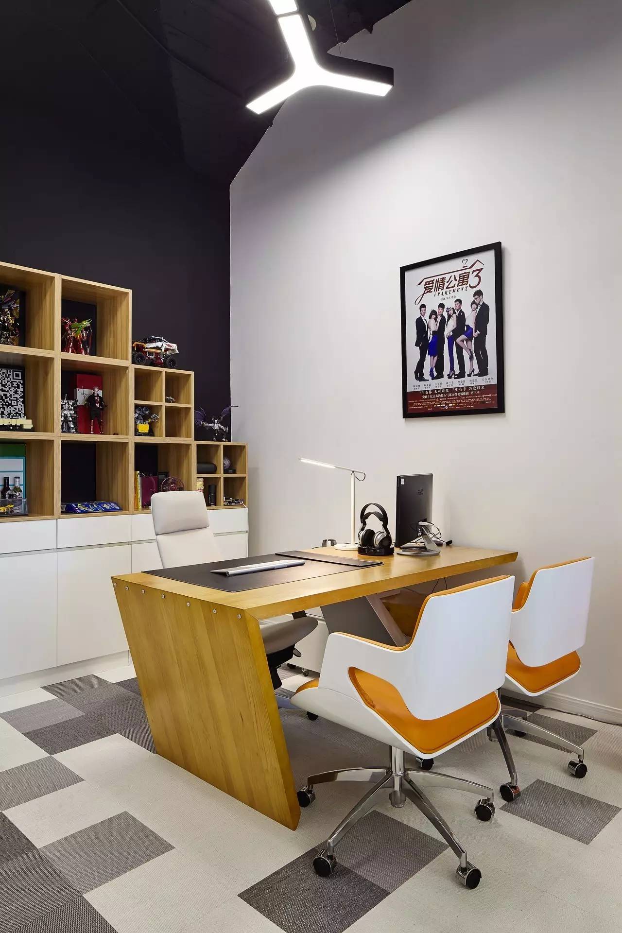 爱情公寓里面的角色都是什么工作,爱情公寓主角的工作到底是什么