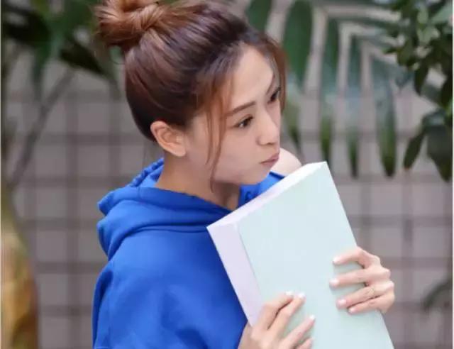 鹿晗约吧大明星谈25岁,鹿晗在节目里说想女朋友