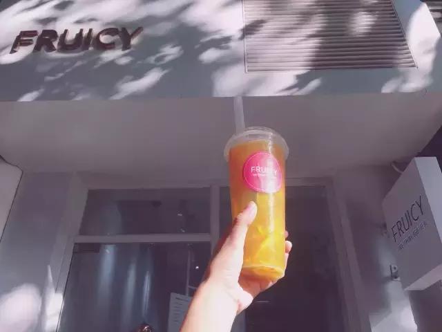 蹦野迪不如吃果盘，如何用20块在上海街头打败妖艳*货贱**？