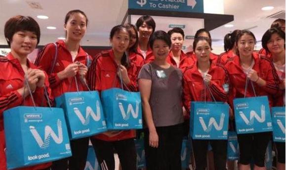 中国女排朱婷年薪,中国女排血拼