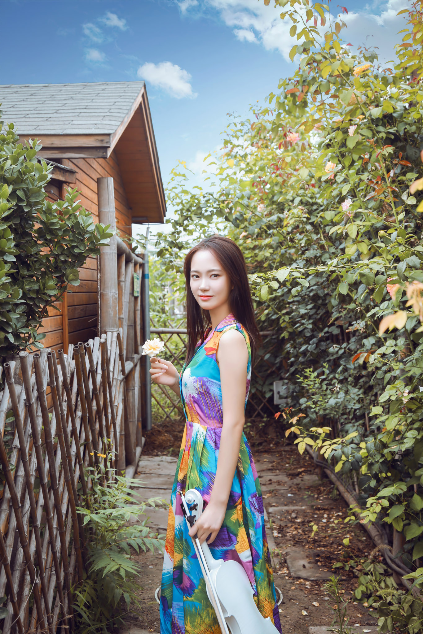 围屋里的小姑娘,木屋里的小姑娘