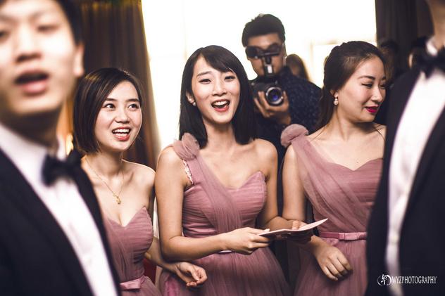 新郎接亲堵门搞笑问题模板,接亲堵门伴郎搞笑解围