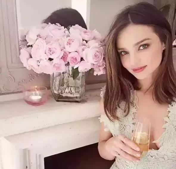 34岁带孩子嫁给年轻小伙,27岁二婚带娃嫁给大10岁宠妻大叔