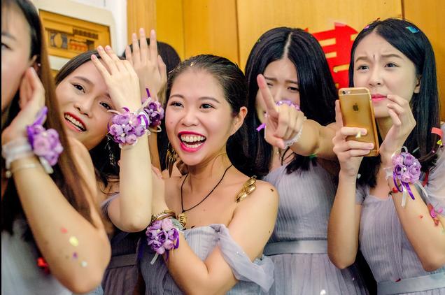 新郎接亲堵门搞笑问题模板,接亲堵门伴郎搞笑解围