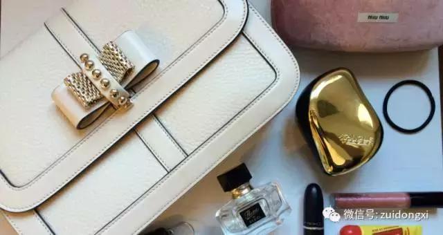 每个女生都有一个包,为什么女生包里都有个tt