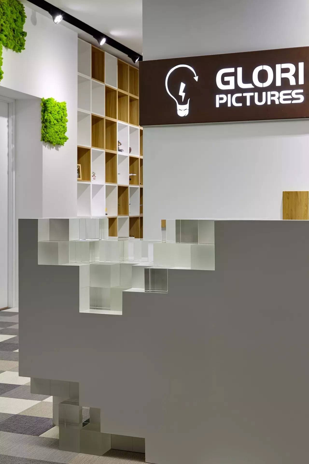 爱情公寓里面的角色都是什么工作,爱情公寓主角的工作到底是什么