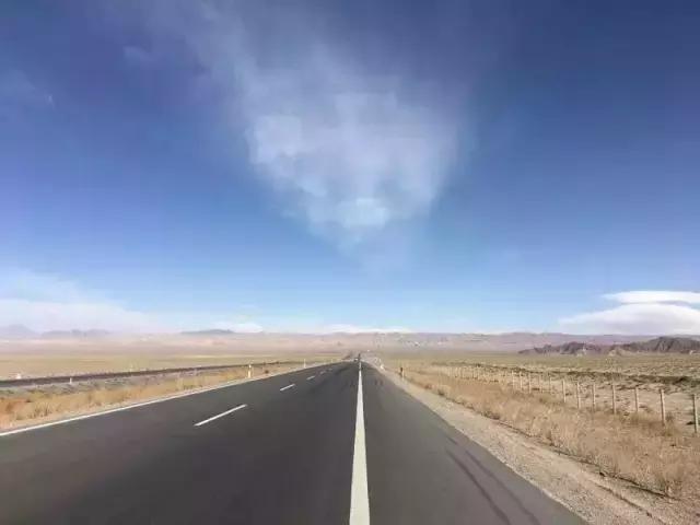 开车去非洲日记之九,去花土沟路上,遇到夺命的沙尘暴,遇到夺魂水上雅丹,小女子想问嫦娥姐姐你要不要面膜