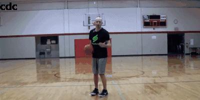 突破时防守人不往前抢怎么过人,面对重心低的防守人如何过人