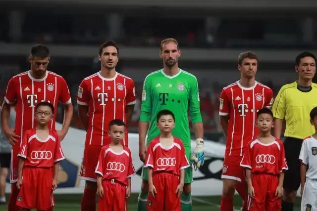 受累于内部经销商的纠纷，奥迪上半年销量大幅下滑，但有足球营销加热度，有望下半年重回冠军宝座