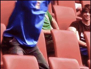 姑娘玩足球视频,妹子足球教学