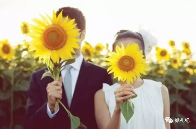 摄影师亲手教新人摆婚纱照造型,6种必拍的婚纱照风格