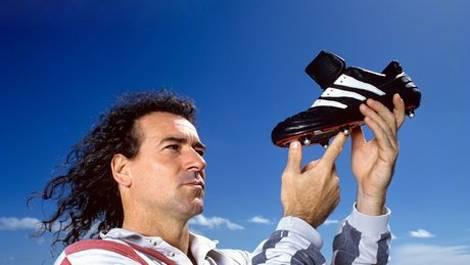 阿迪达斯经典足球鞋系列回顾,阿迪达斯足球鞋全系列介绍