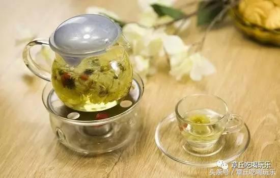 章丘高温天的终极必杀技！这家高颜值咖啡馆要被挤爆了！甩给你1块的果汁票子要不要！