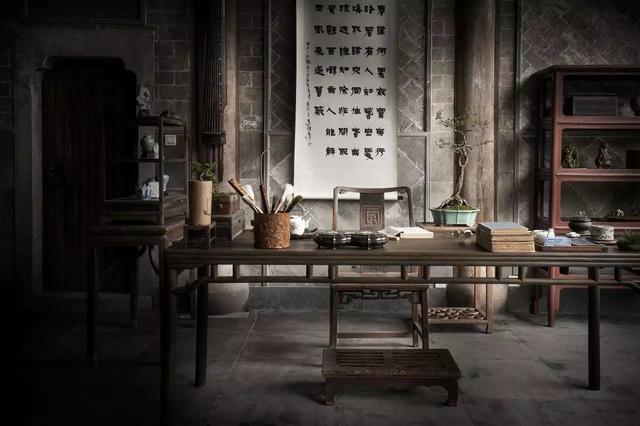 古人如何布置温馨的书房,书房除了文房四宝还摆什么