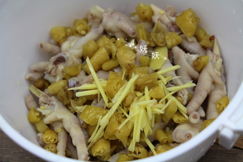 煮一煮泡一泡，超级简单的泡鸡脚，只需一味调料就能完成，零失败的方子