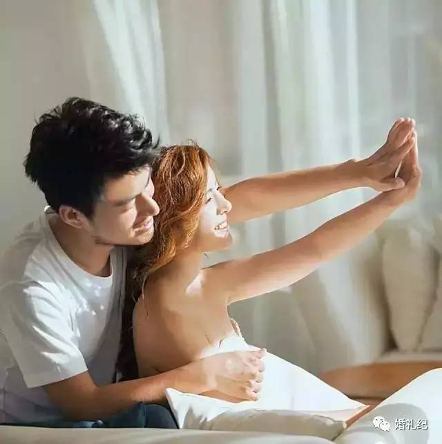 摄影师亲手教新人摆婚纱照造型,6种必拍的婚纱照风格