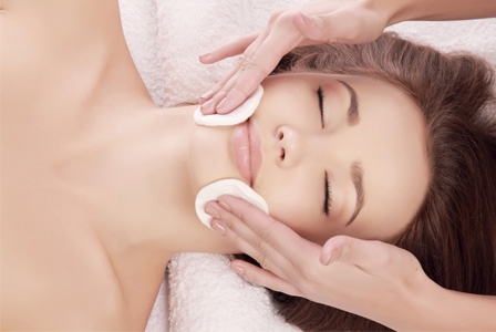 怎样清洁脸部毛孔里的脏东西,新生活脸部清洁手法教程视频