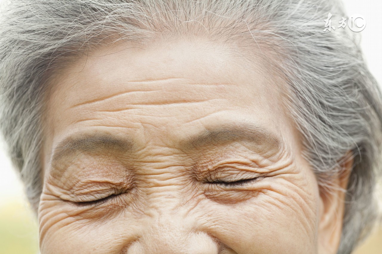 皮肤挤压形成皱纹,皮肤衰老的原因皱纹是怎么形成的