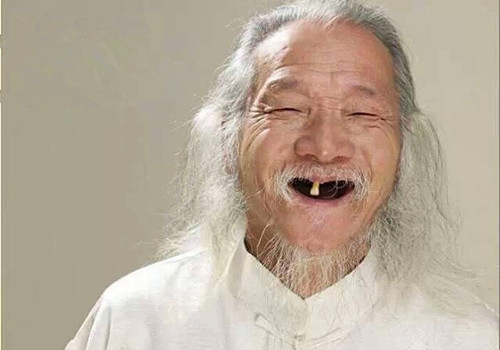 中老年人牙龋坏后果,大人龋齿不治疗会怎样