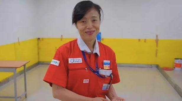 她是一位中国大妈，却带领着700个日本人，扫出了全球最干净机场「精益学堂」2017-7-14第895期