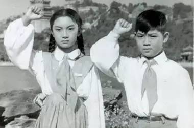 中国的校服和外国的校服对比,外国人眼中的中国校服