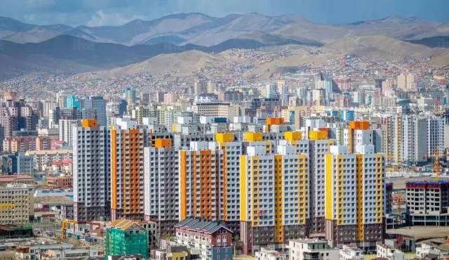 去国外火车旅行最美十条线路,当火车路过湖北省山区