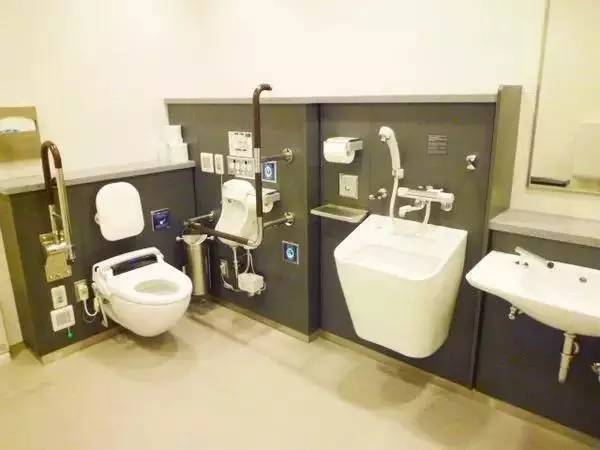 她是一位中国大妈，却带领着700个日本人，扫出了全球最干净机场「精益学堂」2017-7-14第895期