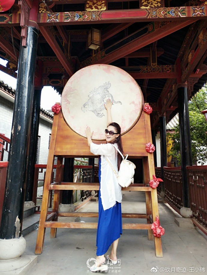 玖月奇迹王小玮游彝人古镇大玩自拍，微博晒图赞“楚雄好地方”（多图）