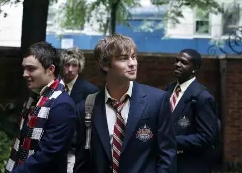 中国的校服和外国的校服对比,外国人眼中的中国校服