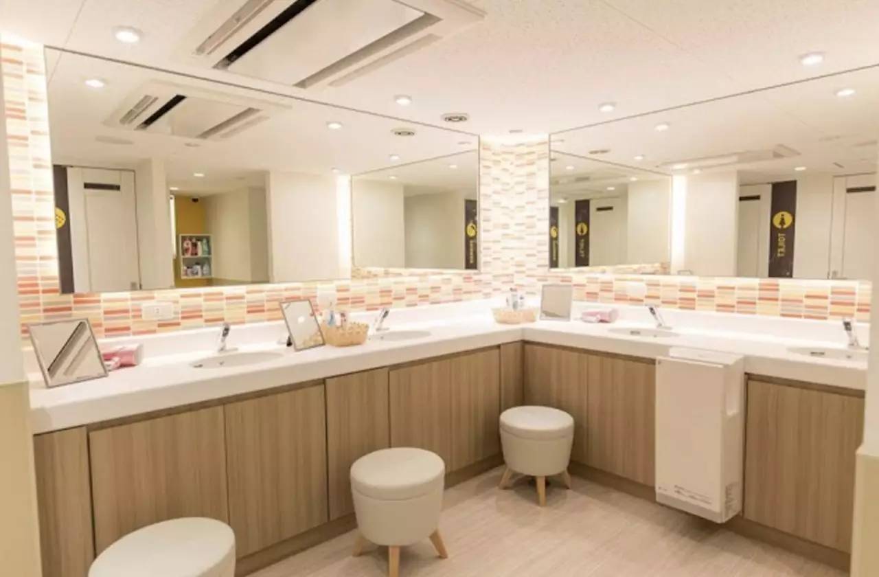 日本原宿网吧,日本东京豪华网吧