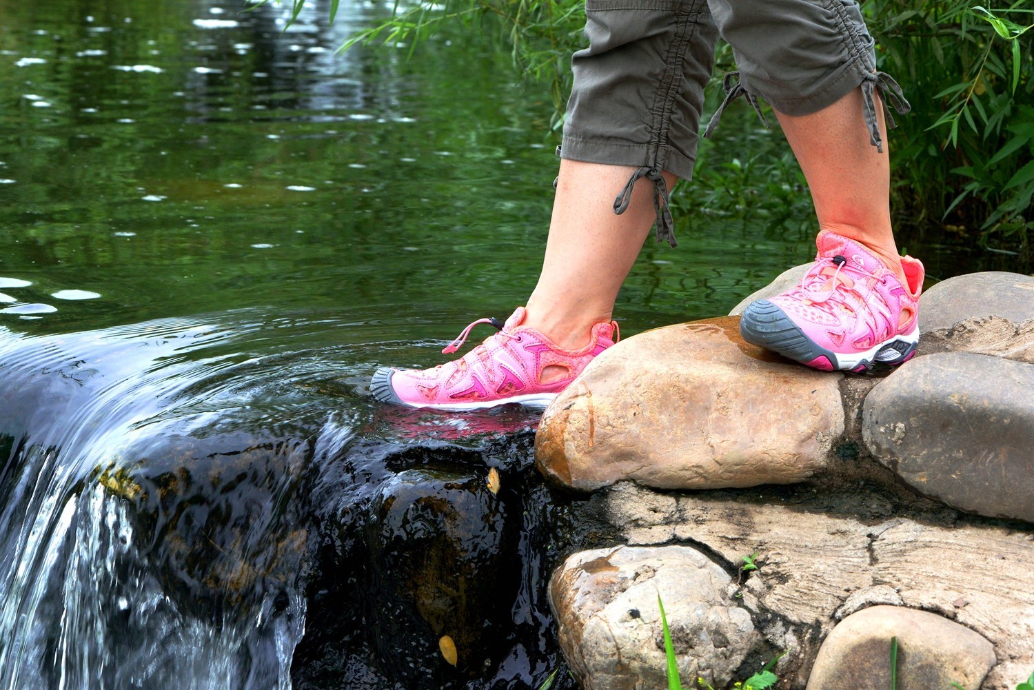 感受一份属于我的清凉——洛弛红Clorts户外溯溪鞋3H027D体验