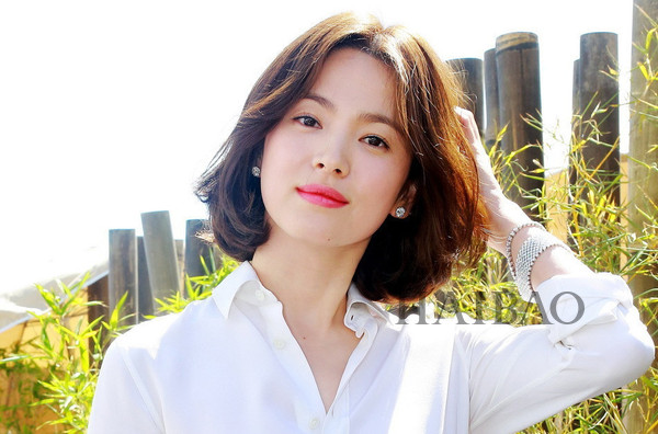 眼妆教程日常化妆眼尾有点往上翘,眼妆教程日常化妆显大不贴睫毛