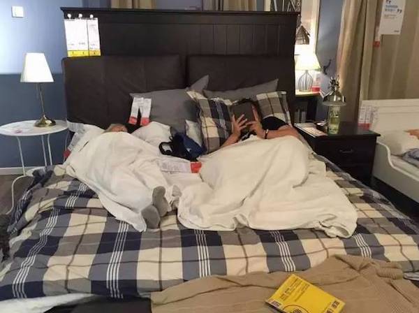 涓浗浜哄湪澶栧浗閰掑簵浜嬩欢,瀹滃涓轰粈涔堥偅涔堝浜哄湪閲岄潰鐫¤