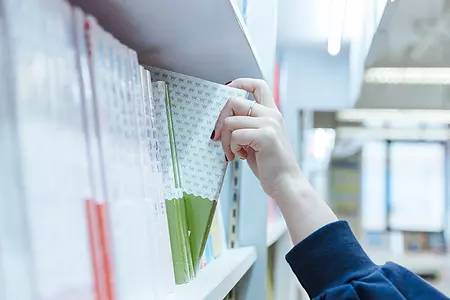 博弈论书籍应该买哪个,博弈论最通俗入门书籍推荐英文