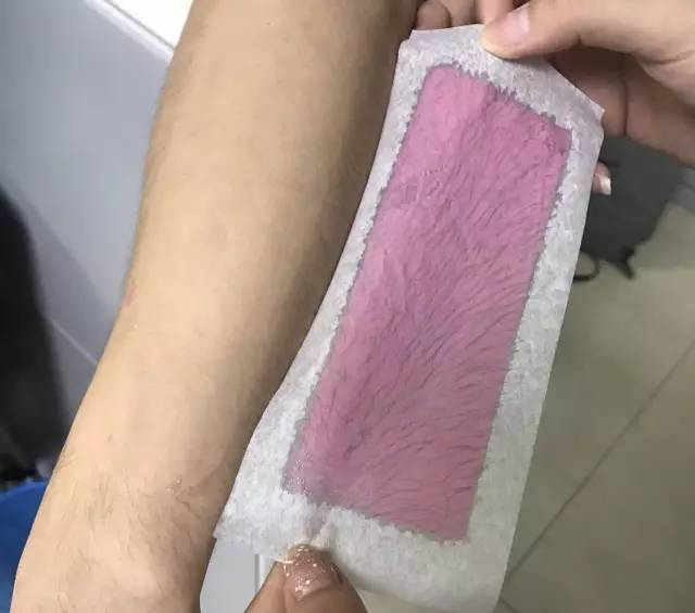 速速围观,帅哥亲自上阵被“撕扯”,告诉你哪款脱毛产品最有效!