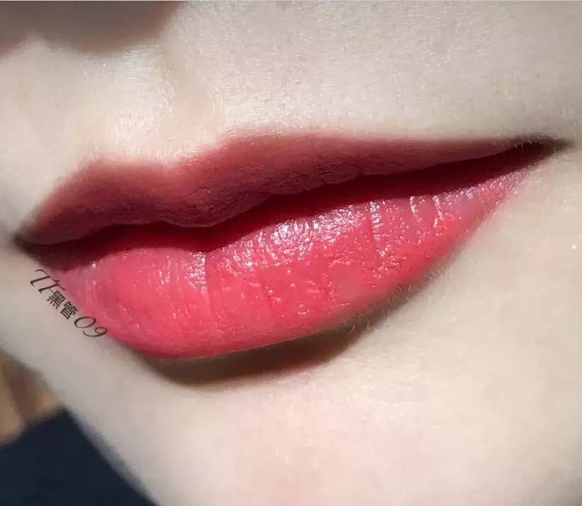 不用美白你也可以白成一道光,显白不化妆也能涂的口红