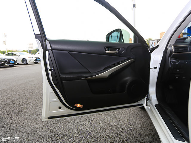 外观运动内饰科技感强雷克萨斯nx,新款雷克萨斯颜值爆表