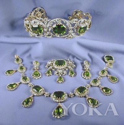 掐指一算:清新橄榄石俘获王室易“剁手”成性价比之王